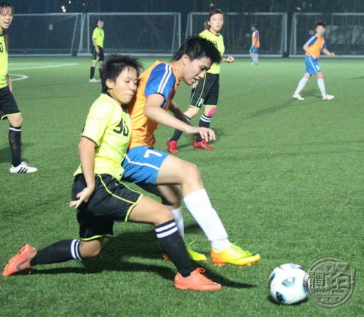 womenfootball_131126-5