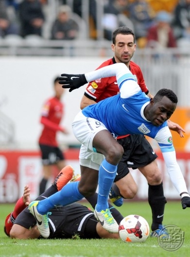 football_kitchee_140215-1