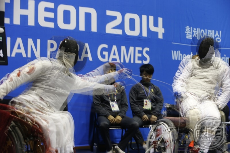 incheonapg2014_15412318498_e54135472e_k_wheelchairfencing_141022