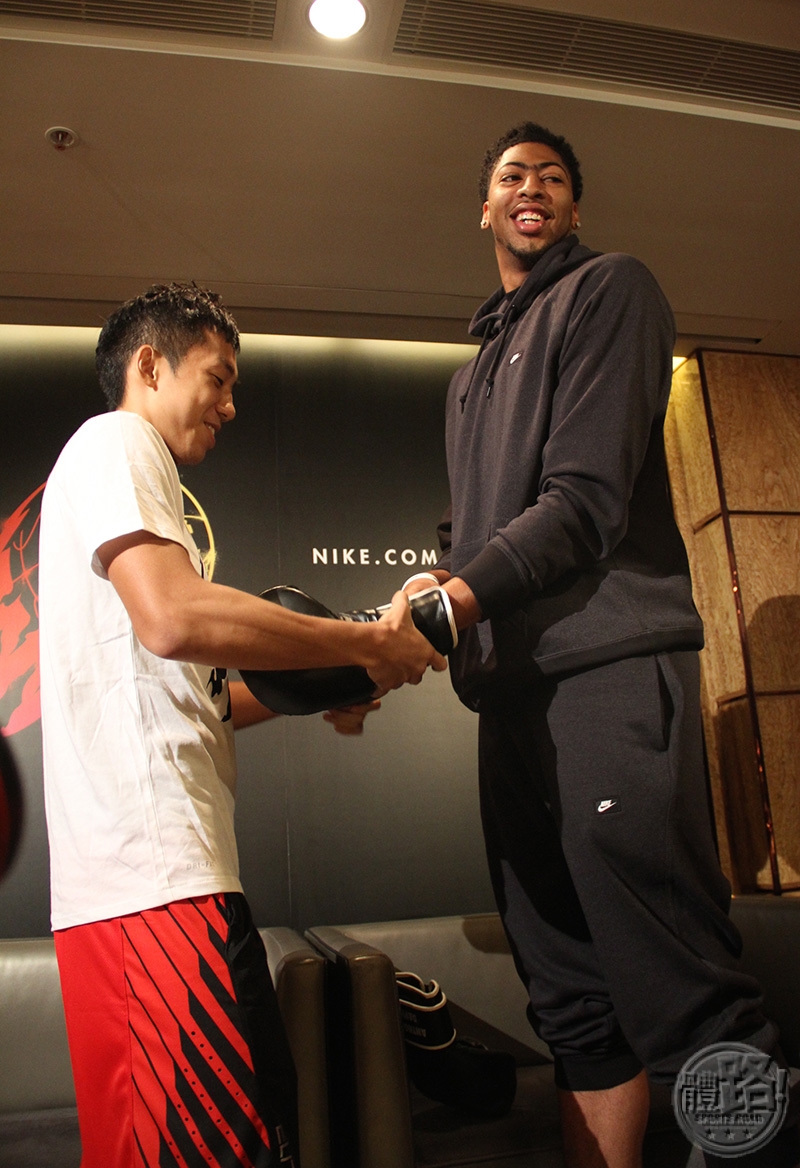 anthony_davis_nike_rise_150709_12