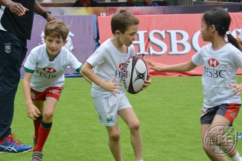 rugby_hsbc_hkru_cheeronthehongkongrugbyteam_ceremony_20160407-03