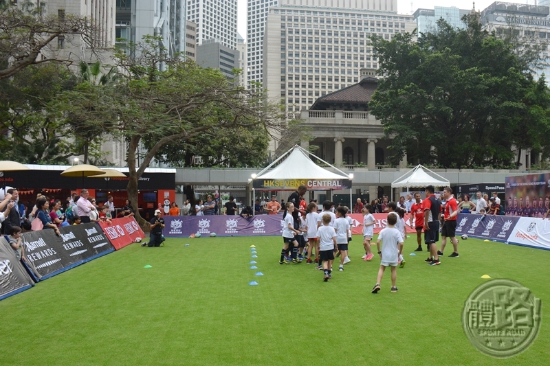 rugby_hsbc_hkru_cheeronthehongkongrugbyteam_ceremony_20160407-06