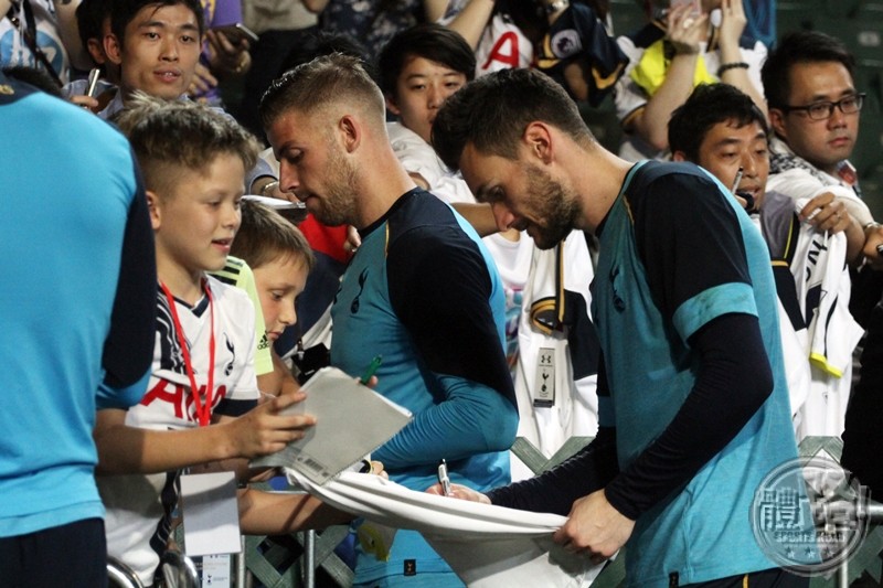 KITCHEE_TOTTENHAM_OPENTRAINING_20170525-010