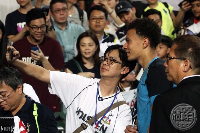 KITCHEE_TOTTENHAM_OPENTRAINING_20170525-013