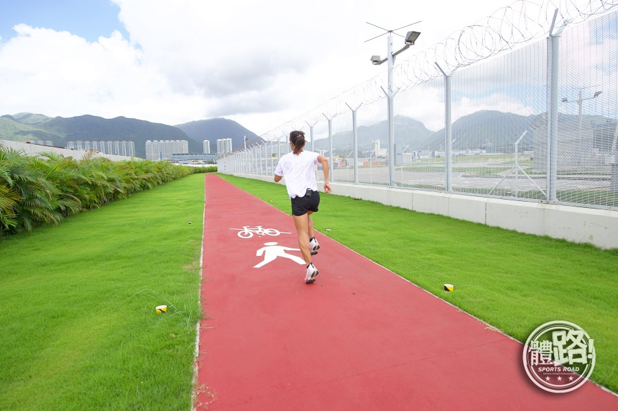 姚潔貞, 跑步路線, 香港國際機場